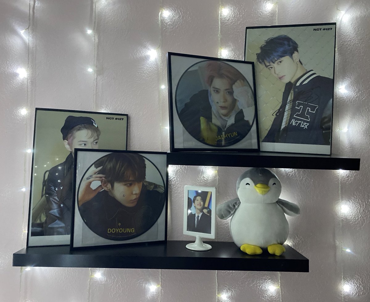 forvalentineboy's tweet image. my lil kpop room