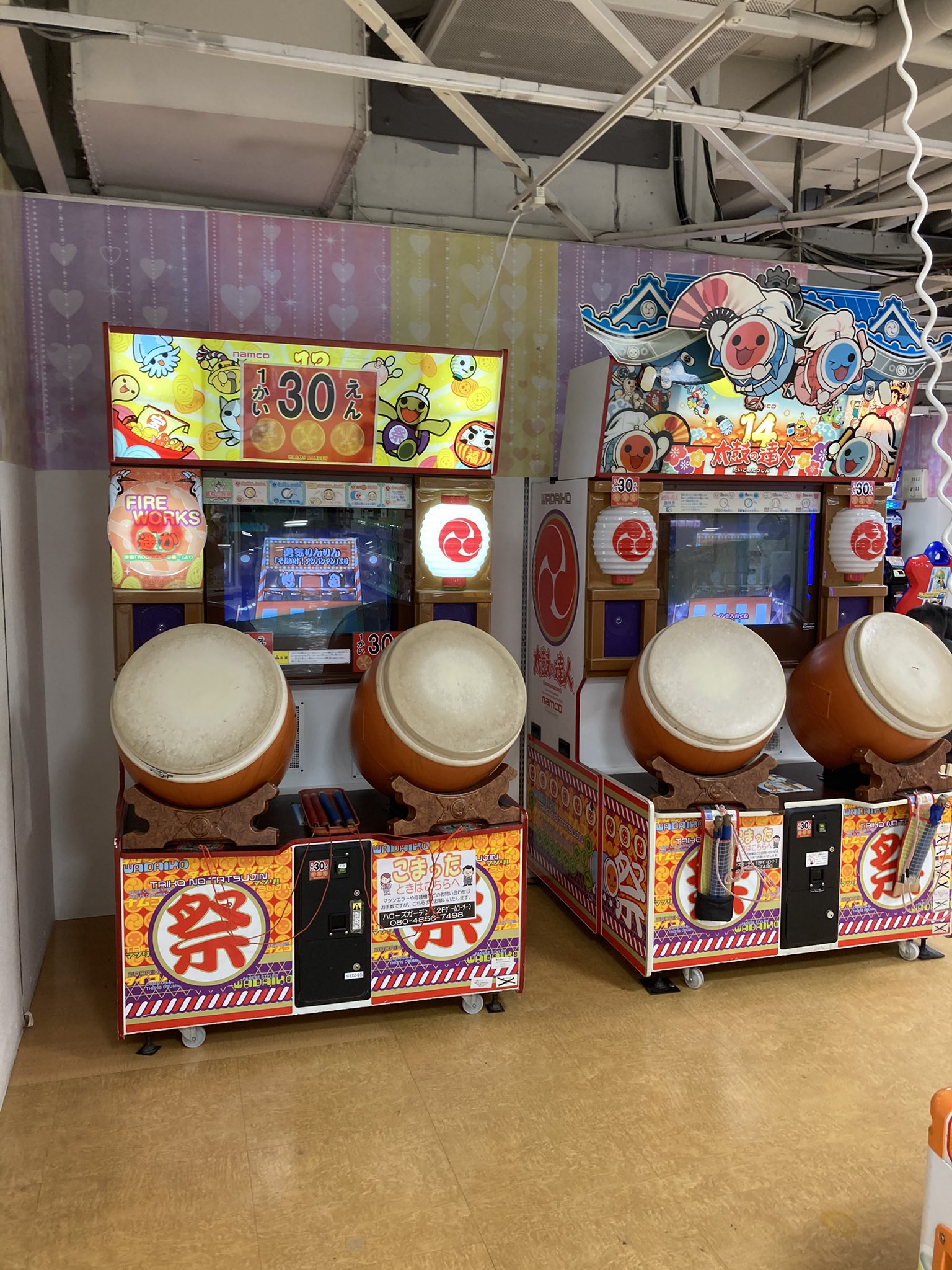 太鼓の達人 旧筐体13 赤白斜め装飾 純正 ② 太鼓の達人 旧筐体13 赤白斜め装飾 純正 ②