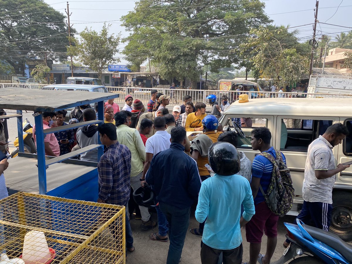 Barunjena5's tweet photo. I swear i didn’t give challan....😂
🤔
#SocialDistancing ....?
#mask .....?
#vehicleregistrationnumber...?
@SP_BERHAMPUR @sp_ganjam @CMO_Odisha @homeodisha @RTOGanjam @Ganjam_Admin @sdmbam https://t.co/Mfr9ei3cEc
