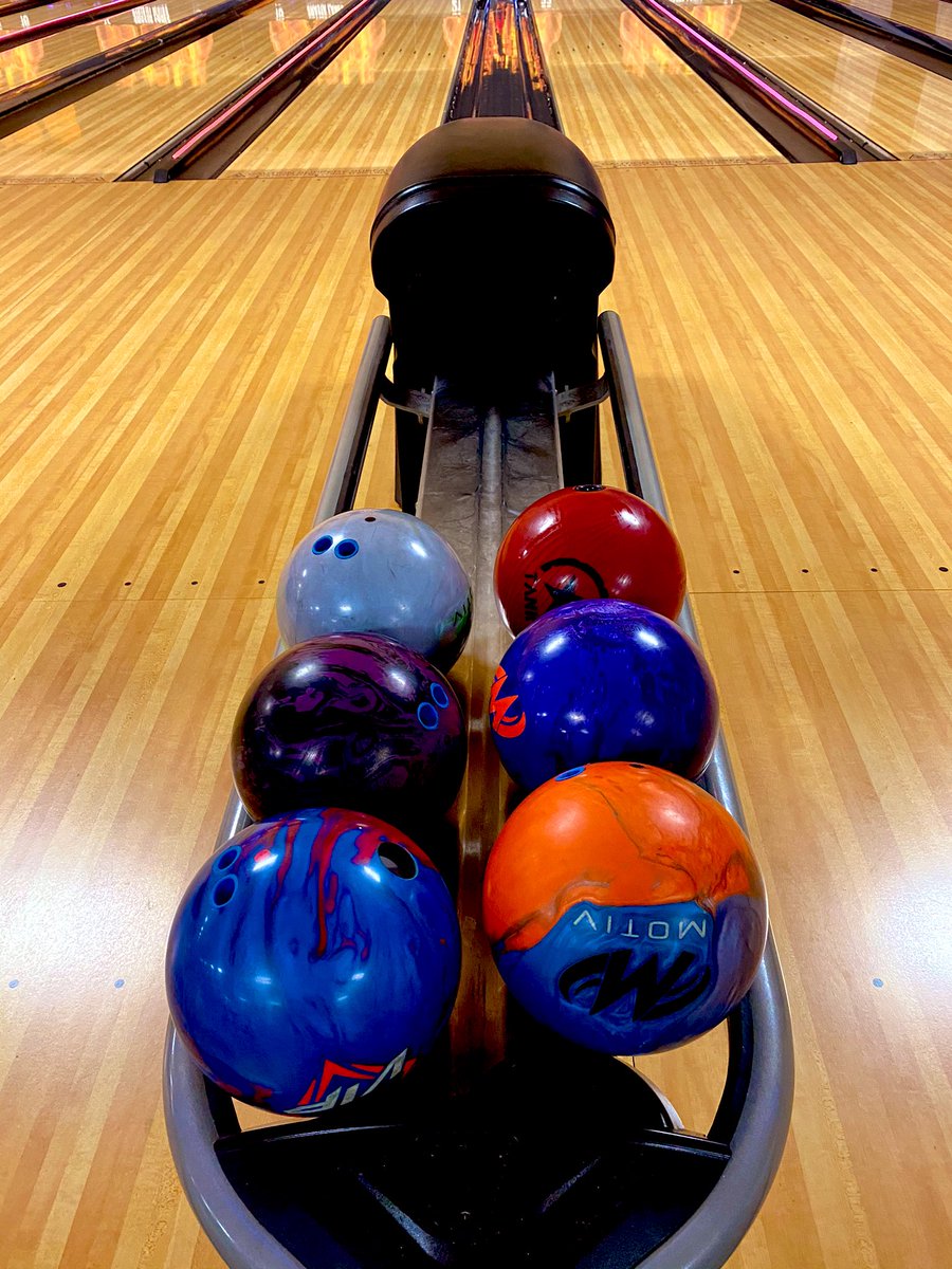 lcarnate91's tweet image. Put in a 4hr practice session tonight with Chameleon on the left and Bear on the right and testing out a couple of new thumb pitches to have ready for the upcoming @PBATour Players Championship in Arizona. 

#motivbowling #viseinserts #pba