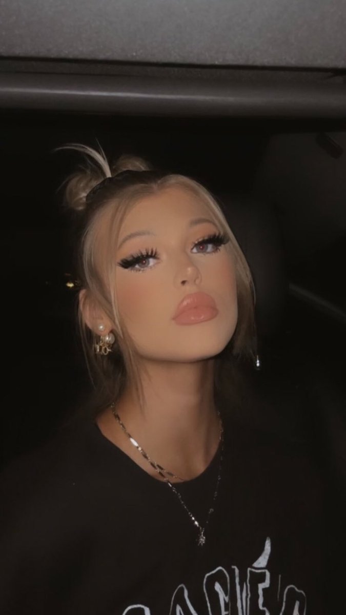 freakinglor's tweet image. The last day of 2020!! So happy that joined this fandom 🤍♾ y’all saving my 2020🤍 love you angels 🤍🤍🥺