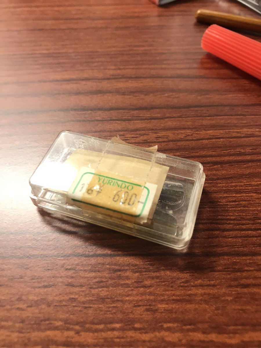 マルコx えっくす ありがとうキン肉マン 初心に返ってgペンと筆にて 道具箱から見つけたgペン 買ったのたぶん高校生の頃12本以上入ってこの値段 当然消費税とかない時代 質も良かったんだよなこの頃 マルコx えっくす ありがとうキン肉マン 初心に返ってgペンと筆にて 道具箱から見つけたgペン 買ったのたぶん高校生の頃12本以上入ってこの値段 当然消費税とかない時代 質も良かったんだよなこの頃