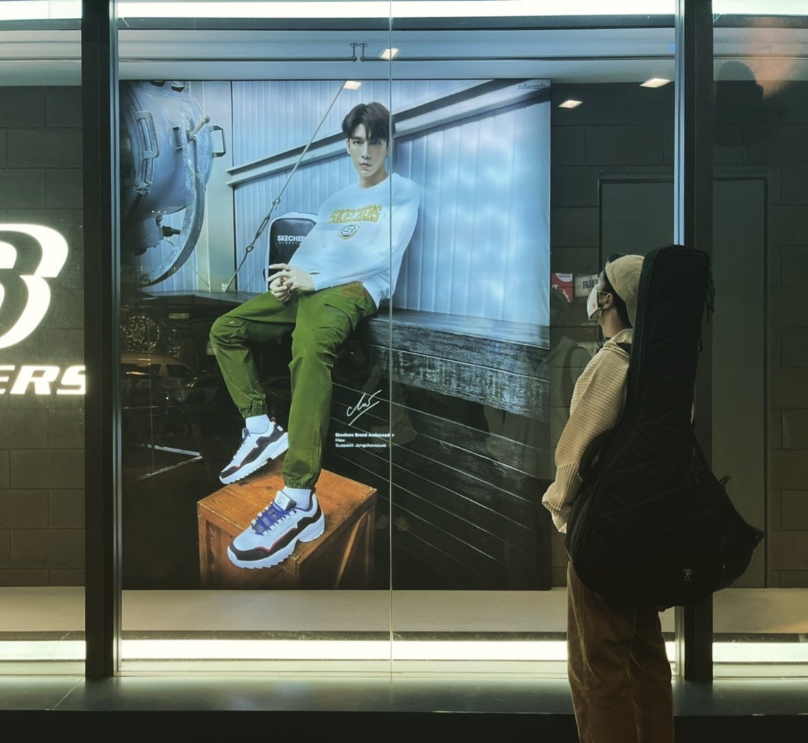 Tras romper varios récords en Twitter, no sorprendió que su segundo single  #NanNa logrará 1M de vistas en 22 hrs.  #MewSuppasit siguió creciendo y con él la confianza de importantes marcas internacionales. Su fama trascendió el mundo del espectáculo, pues no solo es un pretty boy.