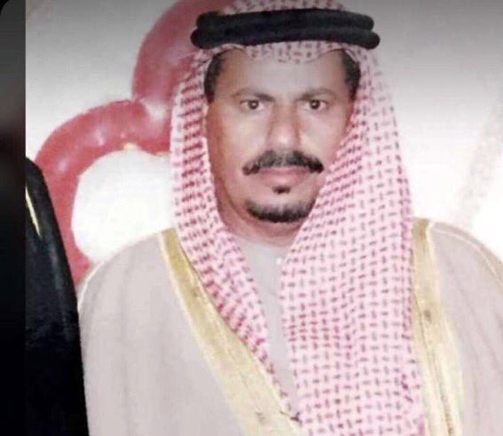 صكات بقعـا تـهـوم ونابهـا حامي
والموقف الصعب يبغي جهد ومسارع
،
وياسعد من كان له عصّاب ومحامي 
مثل الهواجر وفزعتهم لـ ابن شارع
َ
 #عتق_رقبة_عبدالله_ال_شارع_الهاجري
#عز_يامال_العز