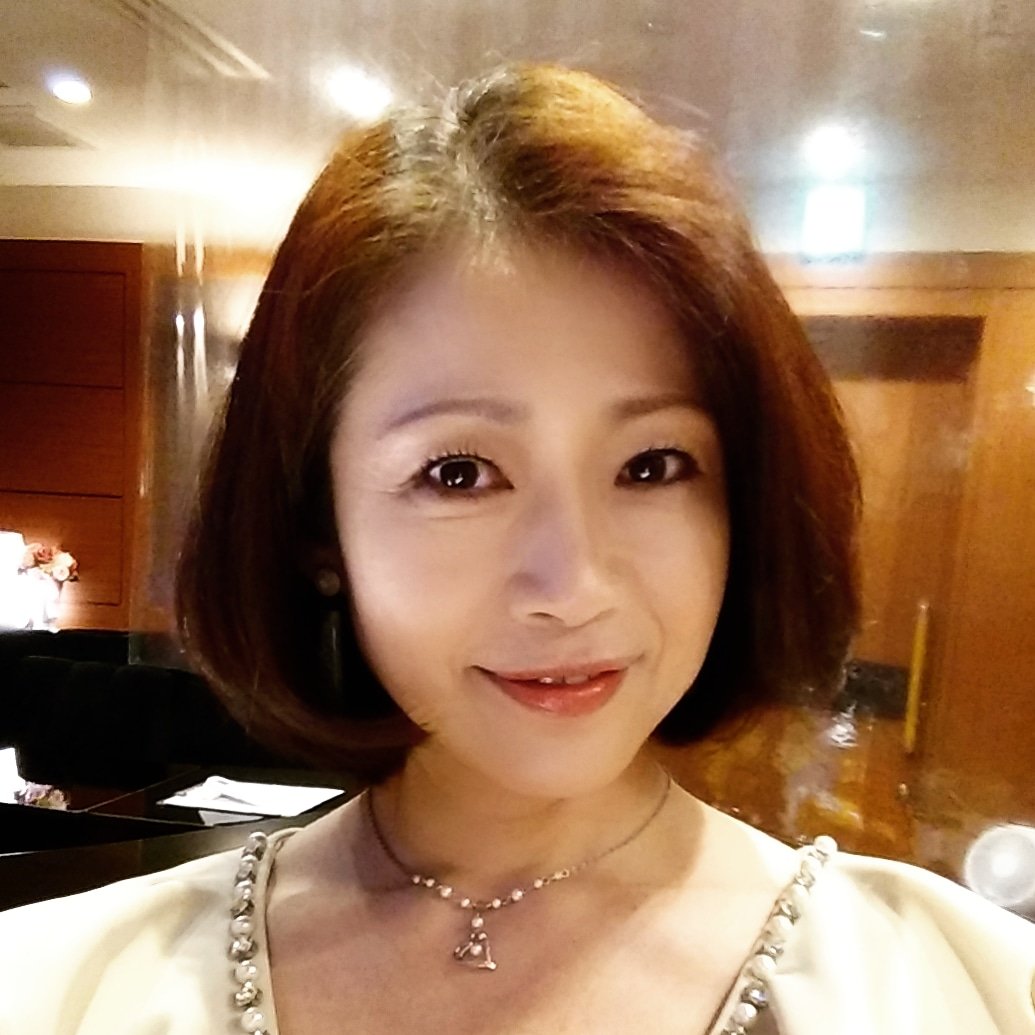 Av 友田真希さん もうすぐ年が終わります 今年はコロナ禍でなかなか厳しい一年になりなかなか秋葉原に行けずイベント真希さんに会えず残念な寂しいけど良いお年を