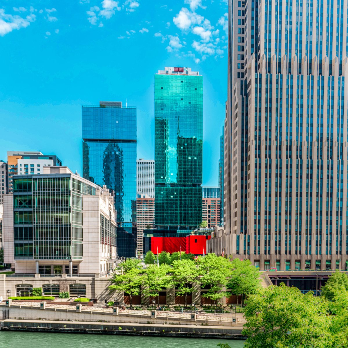 OptimaSignature's tweet image. Another spectacular photo of our gorgeous community! Located right off of the Chicago River and the Magnificent Mile, our location in Streeterville is beyond convenient with everything at your fingertips. If only Chicago was always this bright and sunny! ☀️🙌🏻#BeAnOriginal