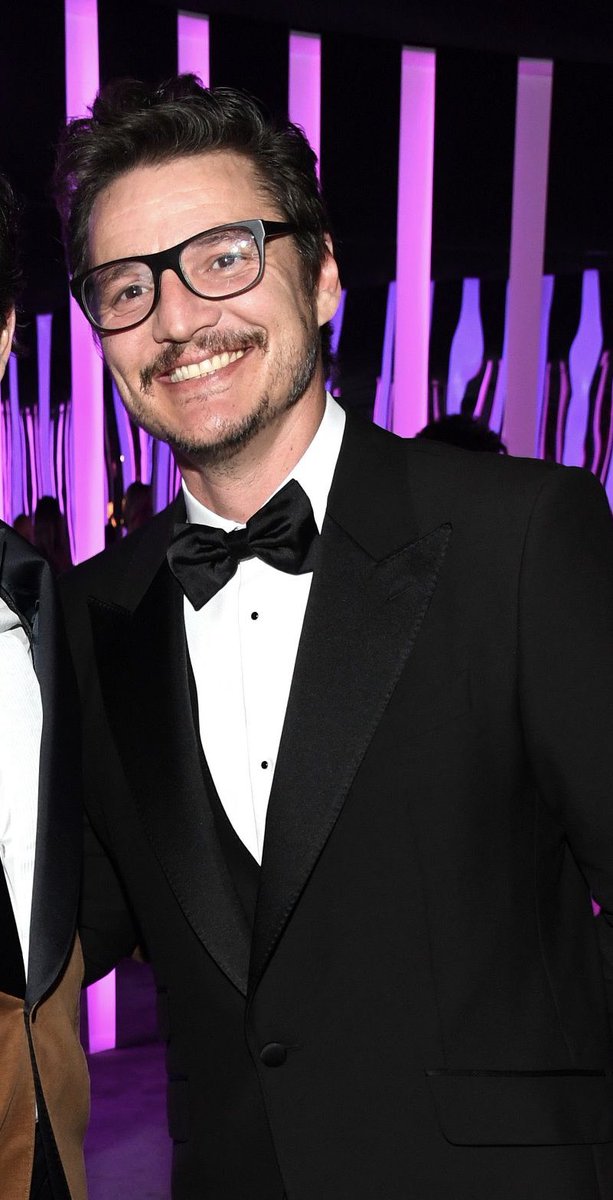 pedro pascal in glasses ♡— a thread