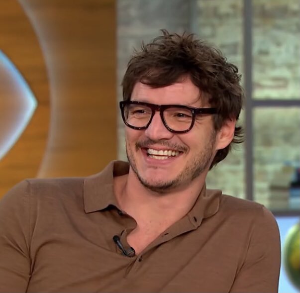 pedro pascal in glasses ♡— a thread