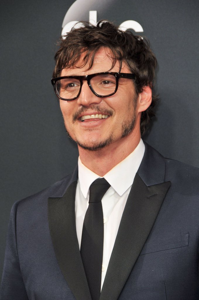 pedro pascal in glasses ♡— a thread