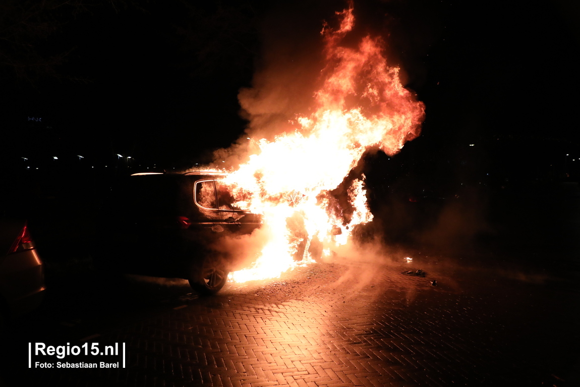 Melding brandweer Kampioensingel Leidschenveen inzake voertuigbrand
