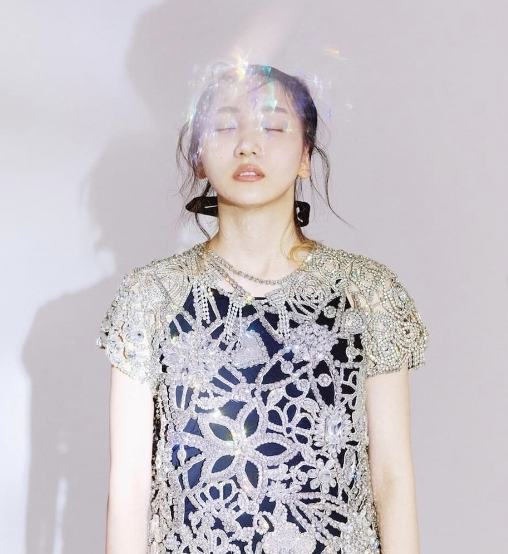 SPUR_magazine's tweet image. 祝！ #紅白歌合戦 出場👏 #SPUR2月号 「 #モード歌合戦 」には #YOASOBI の #Ayase さんと #ikura さんが登場。二人とともに、楽曲のイメージをファッションで描きました。小説と音楽の関係、これからの試みなどインタビューも読み応えたっぷりです。 @YOASOBI_staff
spur.hpplus.jp/magazine/20201…