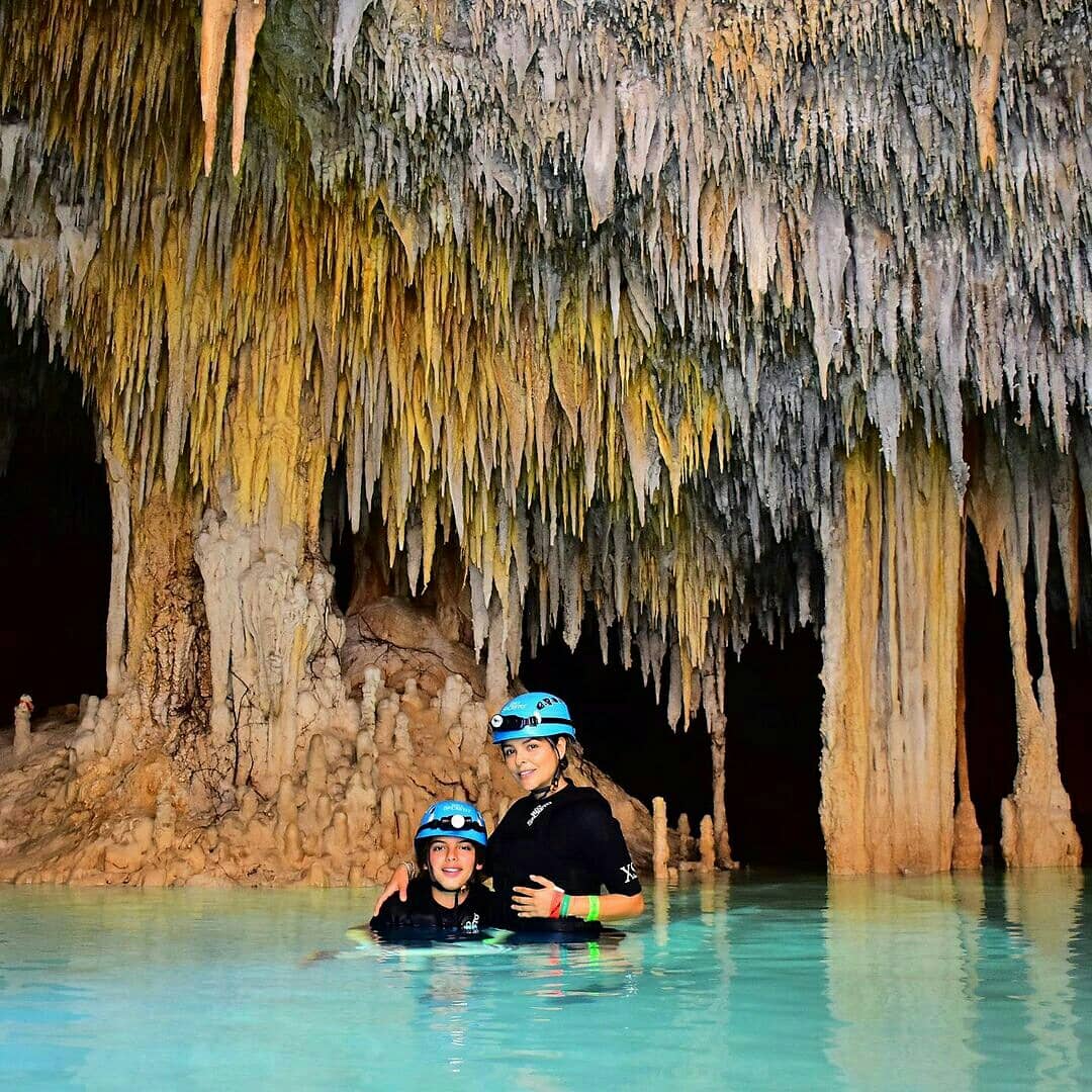GrettellV_Arg's tweet photo. 😍 HERMOSA Familia!!❤❤❤ Reposted from #grettellv La magia si existe ✨✨ despidiendo de la mejor manera el 2020 #amomimexico #naturaleza #todoconamor #amonoooos https://t.co/BQKpGSXZ2R
