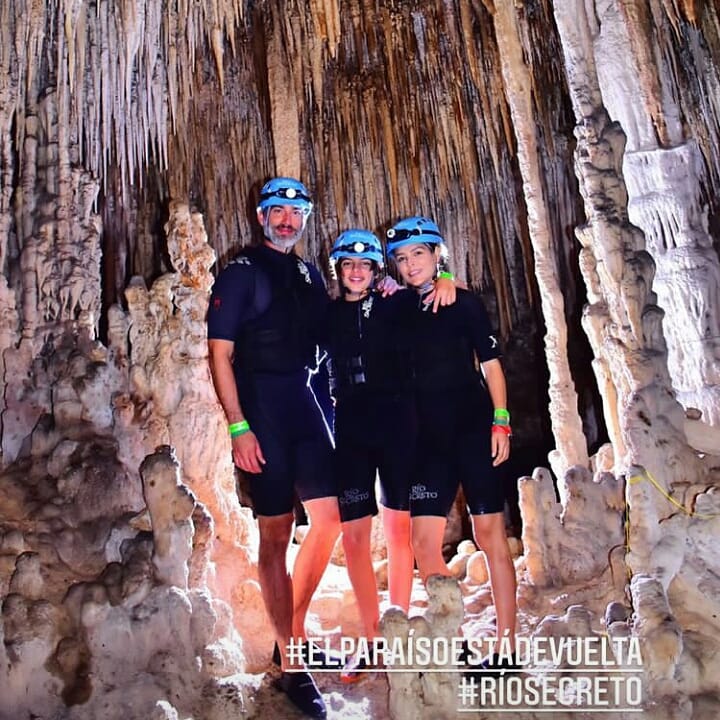 GrettellV_Arg's tweet photo. 😍 HERMOSA Familia!!❤❤❤ Reposted from #grettellv La magia si existe ✨✨ despidiendo de la mejor manera el 2020 #amomimexico #naturaleza #todoconamor #amonoooos https://t.co/BQKpGSXZ2R