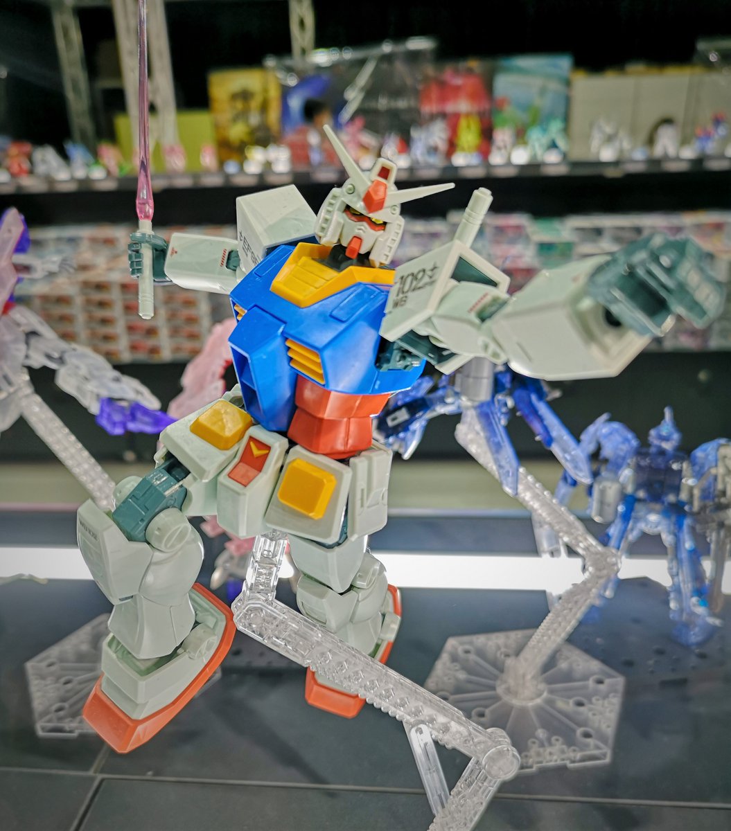 The Gundam Base 限定品情報 Mg 1 100 ガンダムベース限定 Rx 78 2ガンダム パーフェクト ガンダムver アニメカラー アニメ作品の色合いを成形色で再現した特別仕様のガンプラです さらに Pg Unleashed と同じデザインのマーキングシール数種が