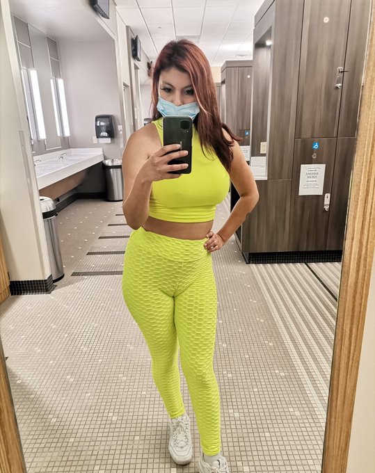 Good night 👅 https://t.co/VUHK3zeKII