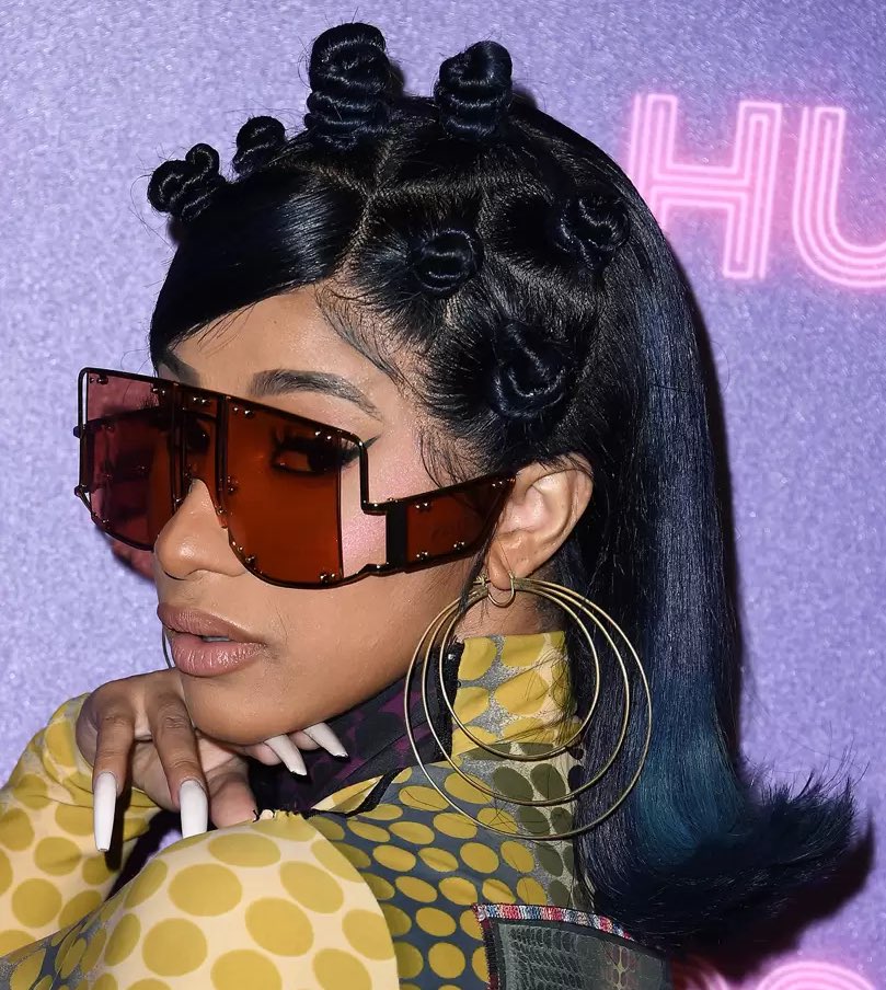 Cardi B S Half Up Half Down 90 S Inspired Hairstyle With Flipped Ends 19 T Co Yiclptwdrd Twitter