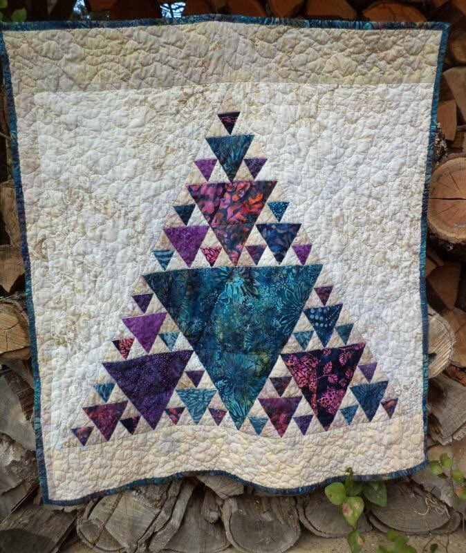  @JonnyMicro 18/One of my obsessions is fractal crafts such as beaded beads. If I had the time and was serious about art, I would probably try to create fractal art the size of a living room. Ah! Maybe some day!