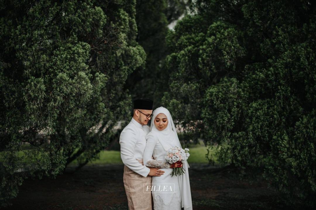 Dis - BBQ dengan kawan. Celebrate our 2nd anniversary. Majlis perkahwinan abang ipar.