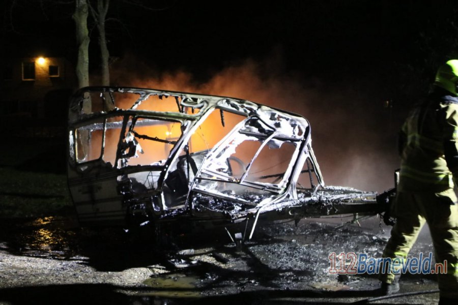 Caravan in brand gestoken op kruispunt in #Harskamp. 112Barneveld.