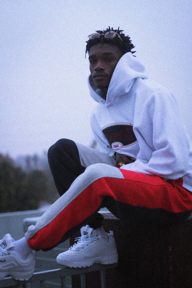 1. Liephas is evil: this album is so truly beautiful and just speaks to me, I don’t know if there’s something wrong with me but this album is honestly just a master piece and I can’t wait for toms next album to come. This shit made me cry for real.