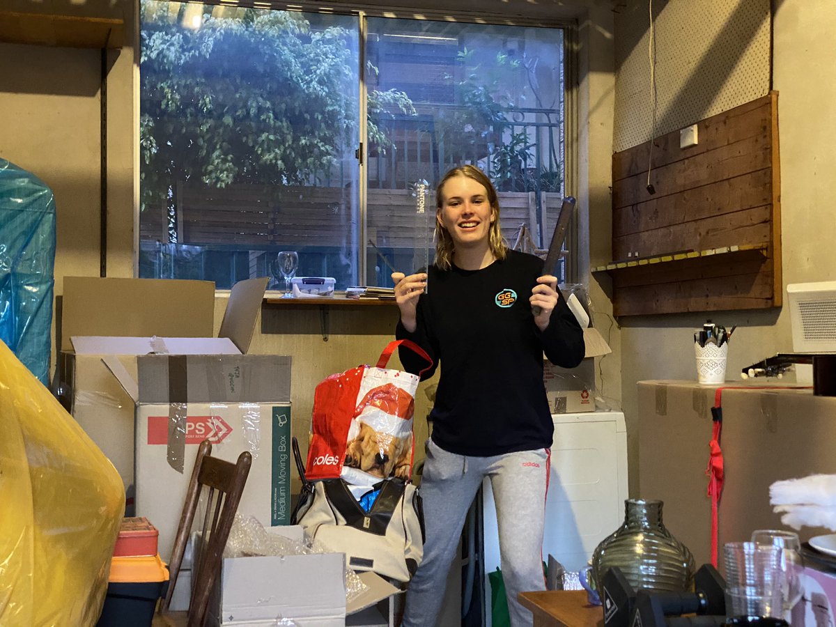 teja's stuff FINALLY got carted from melb to syd after MONTHS. she moved in proper. this is her home and it feels like her home. no take backsies