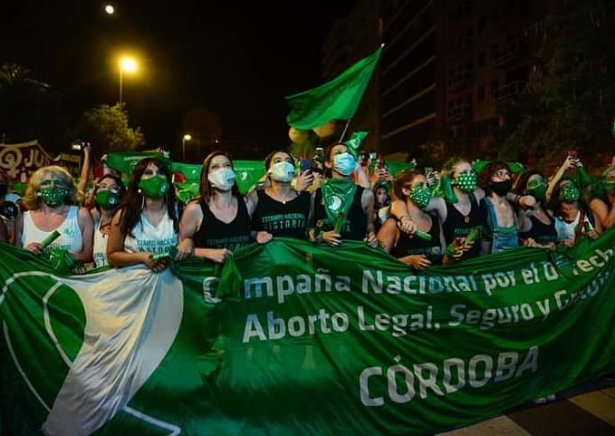 RocioCAlvarez's tweet photo. Que difícil encontrar palabras. Que difícil elegir entre tantas fotos. 
Y pienso en retrospectiva que difícil fue este año y CUANTO
laburo fue llegar hasta acá. 
En 2018 a unas cuantas se nos rompió el corazón. Y sin embargo, seguimos instistiendo.... https://t.co/tLsp2T5Dup