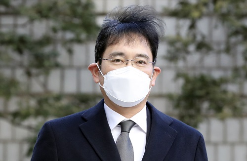 GObalnews's tweet image. 하승수 “이재용, 진정으로 뉘우친다면 감옥 갔다 와야” bit.ly/3hwfucp
쇼핑은 #고발마트 gobalmart.com