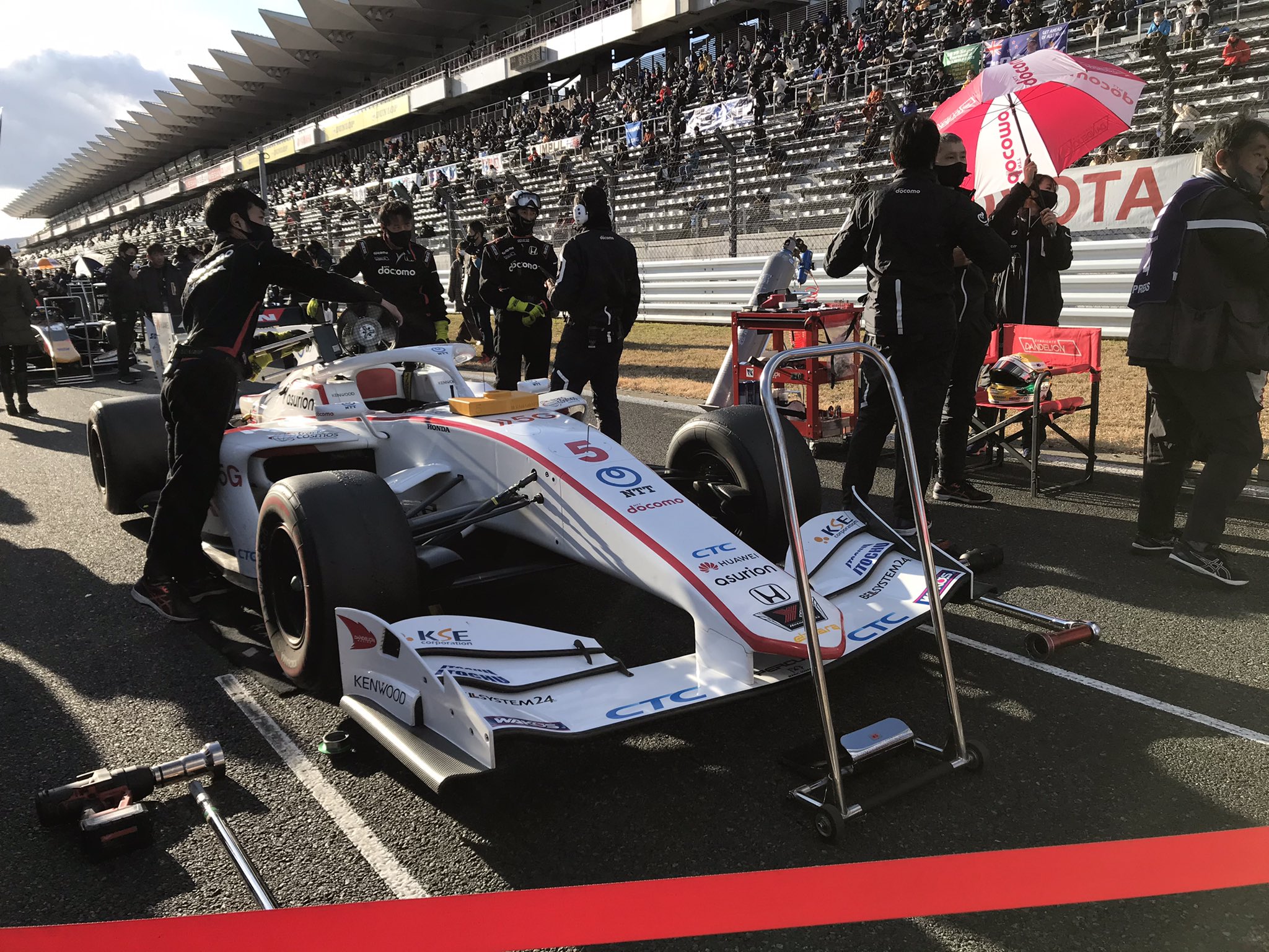 Super Formula 年は大変な年となりましたが 変わらぬ応援をしてくださったファンの皆様 共に協力してくださった皆様 ほんとうに有難うございました 来年もどうぞ宜しくお願い致します スーパーフォーミュラ Go On 総集編 は1 17 日 夕方5時