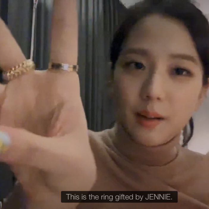 cartier trinity wedding band  from jennie to jisoo