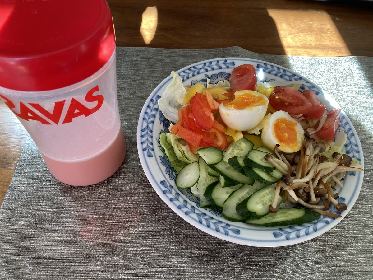 西中 良太 年末年始はジョグ30分 ダッシュ30分 筋トレ30分を目安として毎日トレーニングを行っています 本日はすべて午前中に完了し サラダ プロテインランチ