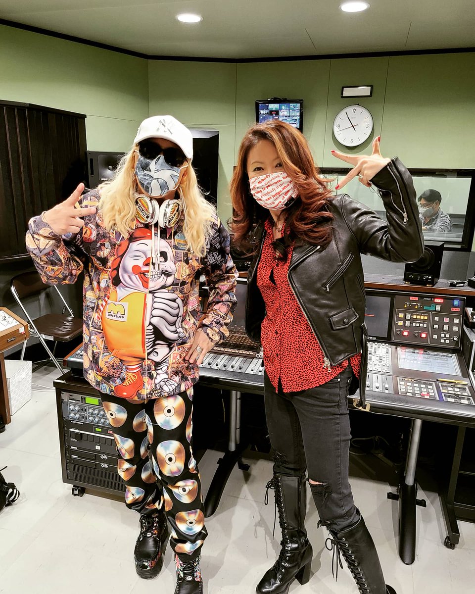 DJKOO_official's tweet photo. RADIO 1990 -2020~2021 冬-
大黒摩季 & DJ KOO!!
そして!12月31日!!
大黒摩季ちゃんお誕生日です!!
超HAPPY BIRTHDAY おめでとう!!
来年は絶対一緒に何か作りましょう!!
ニューアルバムPHOENIX 最KOOです!!
#NHK
#RADIO1990 #大黒摩季 #phoenix
#DJKOO
https://t.co/5O8GKD0Huo https://t.co/zYZUfQk6IJ