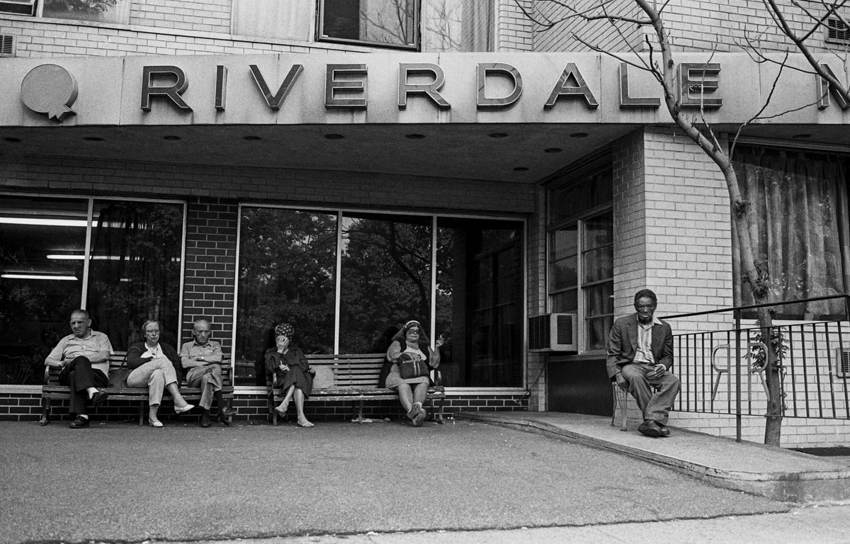 Ternyata banyak sekali filosofi dan ilmu jurnalisme yang tidak diajarkan di univ yang ternyata penting untuk dipelajari. Maka ketika saya kembali ke Indonesia, sedikit janggal ketika melihat skena fotografi Indonesia
