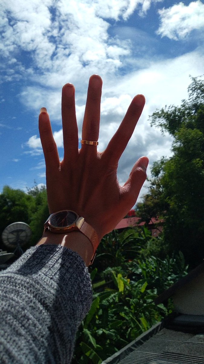 JatiNingrum9's tweet photo. Hari terakhir 2020, tetap berbuat baik walaupun belum baik 😊 https://t.co/MZszKKXMPf