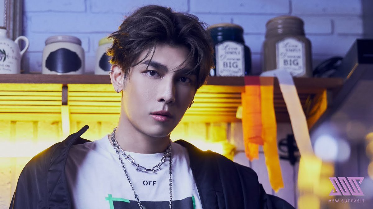 Tras romper varios récords en Twitter, no sorprendió que su segundo single  #NanNa logrará 1M de vistas en 22 hrs.  #MewSuppasit siguió creciendo y con él la confianza de importantes marcas internacionales. Su fama trascendió el mundo del espectáculo, pues no solo es un pretty boy.