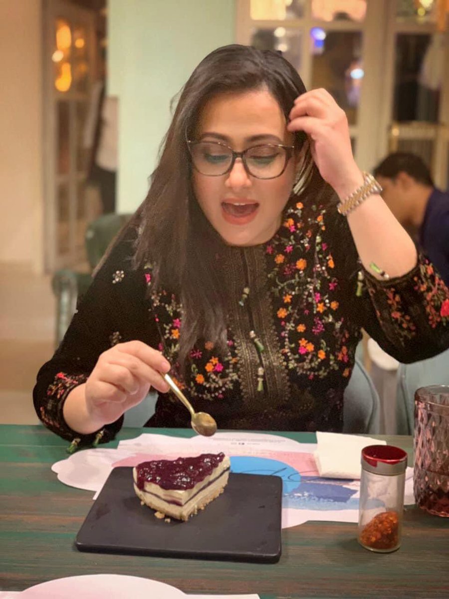 therealpurnima's tweet photo. Life tastes better after a slice of cheese cake 🍰 •••• 

#jasonshaw 
.
.
#31december2020 #endoftheyear #alhumdulillahforeverything❤️ #HappyNewYear￼ https://t.co/ML0pEof10T