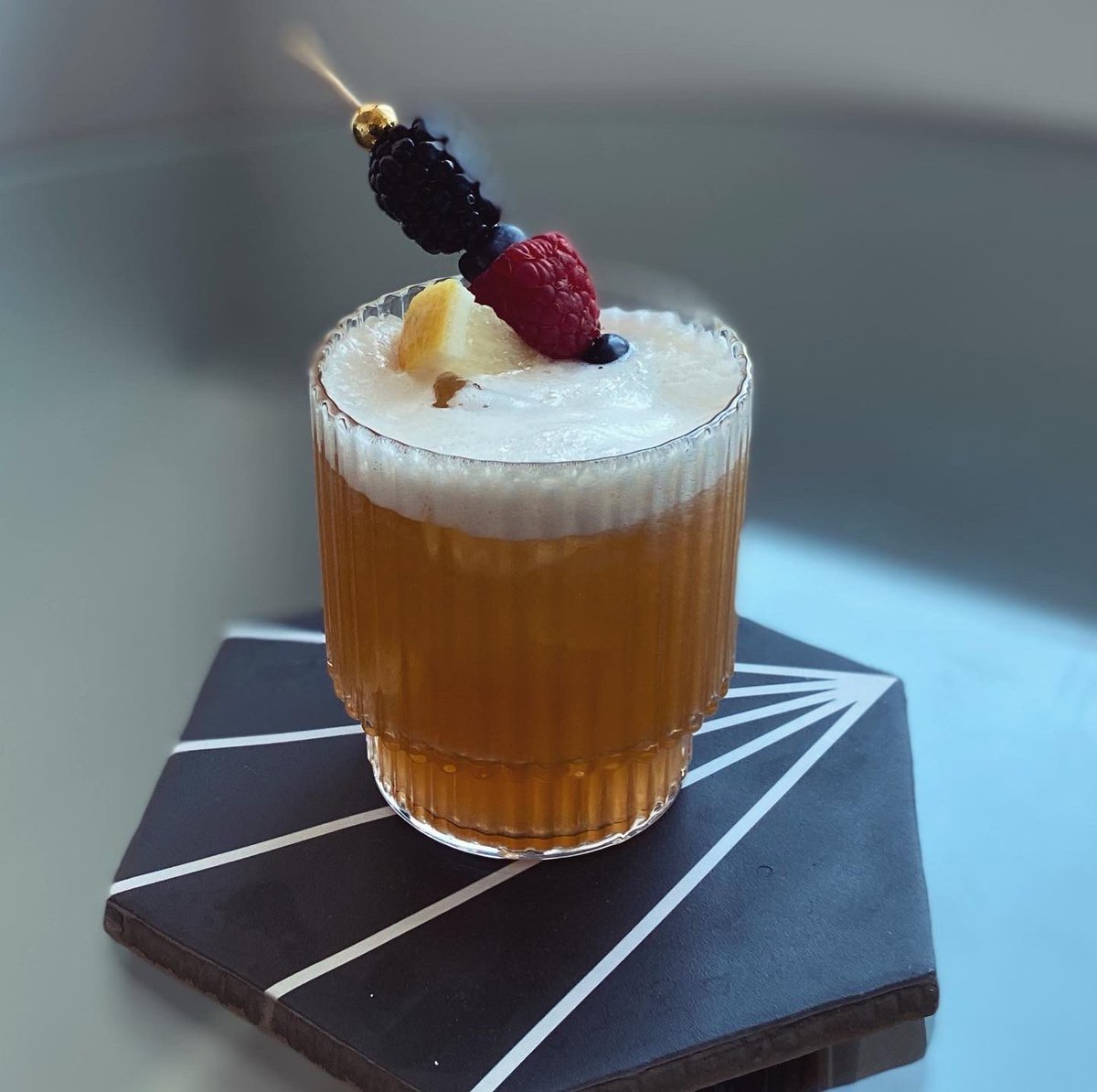 chillingglassuk's tweet photo. Amaretto Sour #HappyNewYear2021 

Full Recipe Here: https://t.co/GKglXZuCIJ https://t.co/S799xJQwXr