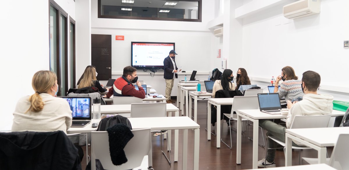 Inesdibts's tweet photo. Aquí está @SeniorManager, nuestro director en el #posgrado de #TraffickerDigital & Performance Marketing en Barcelona, preparado para empezar una nueva clase 👨🏫
¿Orgullosos de nuestros #AlumnInesdi y #ProfesInesdi! 🔝
#digitalbusinessschool #businessschools #MarketingDigital https://t.co/uPuUoTSE8x