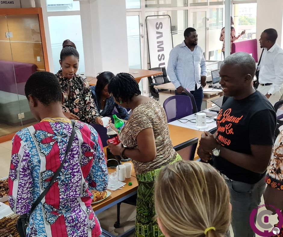 coworkafrica's tweet photo. Hello #Coworkersandfriends
Nous avons clôturé l'année en organisant un lunch entre coworkers
C'était convivial, gourmand, un pur un moment de détente
A nous revoir en 2021 pour d'autres #coworkmeeting
#Coworkafrica #coworkcommunity #douala https://t.co/RuYhkR3YY5