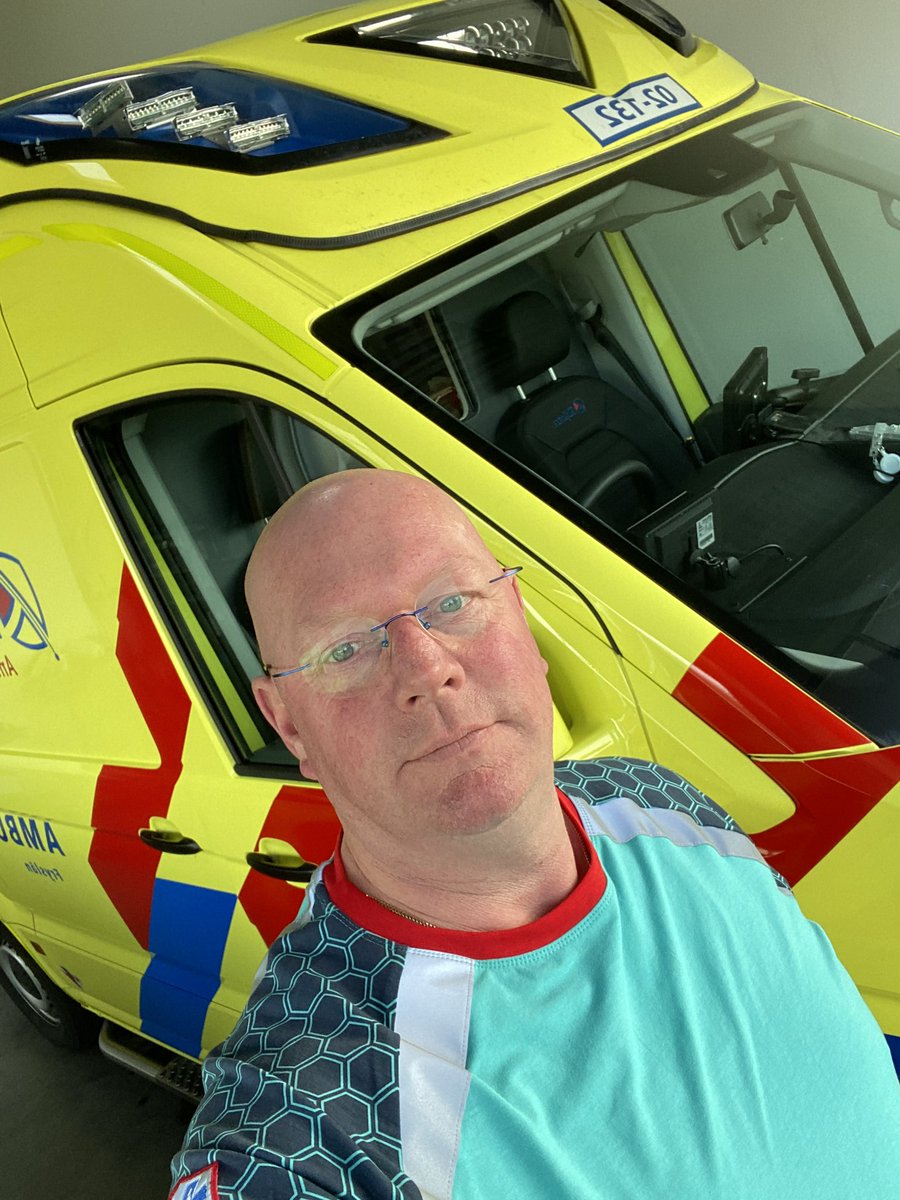 Vandaag dienst op het gele buske in Harlingen. Vanaf hier wens ik iedereen een fijne jaarwisseling, hopelijk houd een ieder zich dit jaar wat aan de regels, wij gaan in ieder geval voor een rustige wacht.<a href="/kijlstra/">K i j l s t r a</a> ambulancegroep.