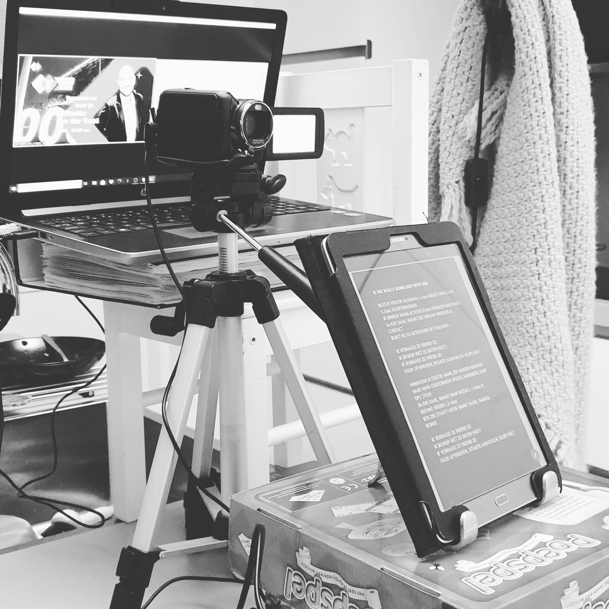 Vanavond het laatste uurtje van de #Top2000 met muziektolken 💃🎶. Zo tof dat ik samen met collega Hanneke op deze manier het jaar mag afsluiten! "Gewoon" vanuit huis 🏡, dus meteen daarna met mijn gezin 👨‍👩‍👧‍👧 het nieuwe jaar beginnen.
Een goed 2021 met veel ❤, 🦉(wijsheid😉) en 🍀