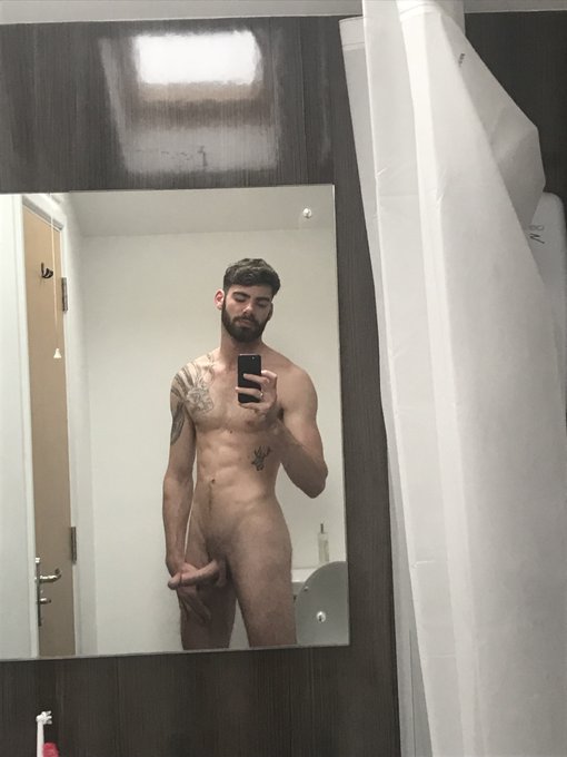 Maybe I should grow my beard back..? https://t.co/Dmw9mBmqBV