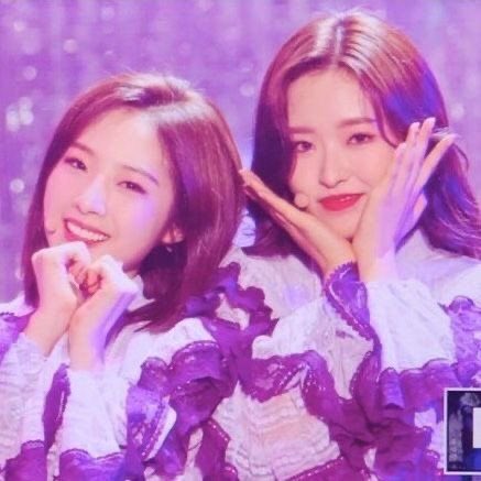 lipjoothinker's tweet image. hyejoo with haseul 💚🖤