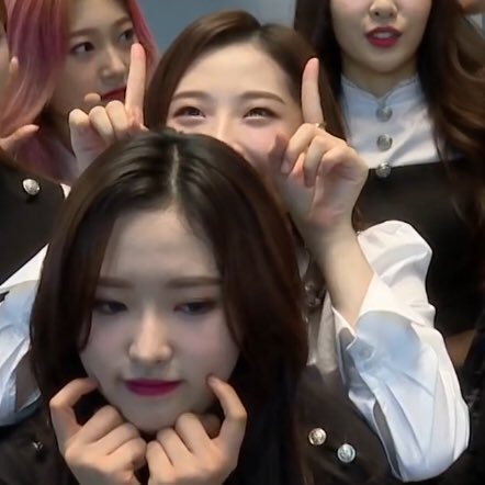 lipjoothinker's tweet image. hyejoo with haseul 💚🖤