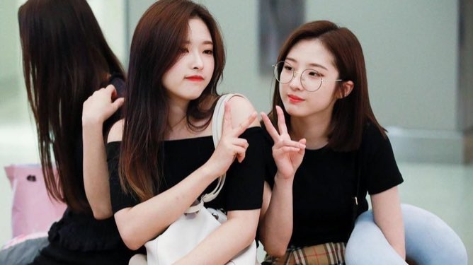 lipjoothinker's tweet image. hyejoo with haseul 💚🖤