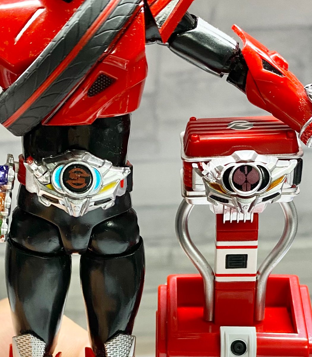 タォニァ 仮面ライダードライブ ベルトさん アクセサリーホルダー プレバンで寸法見た時にアーツサイズなんじゃないかと思ったけど まさにだったね 持ち手の高さ ベルトさんのサイズがドンピシャ 矢印部分が劇中よりも伸びてるのか 若干ベルトさん タォニァ 仮面ライダードライブ ベルトさん アクセサリーホルダー プレバンで寸法見た時にアーツサイズなんじゃないかと思ったけど まさにだったね 持ち手の高さ ベルトさんのサイズがドンピシャ 矢印部分が劇中よりも伸びてるのか 若干ベルトさん