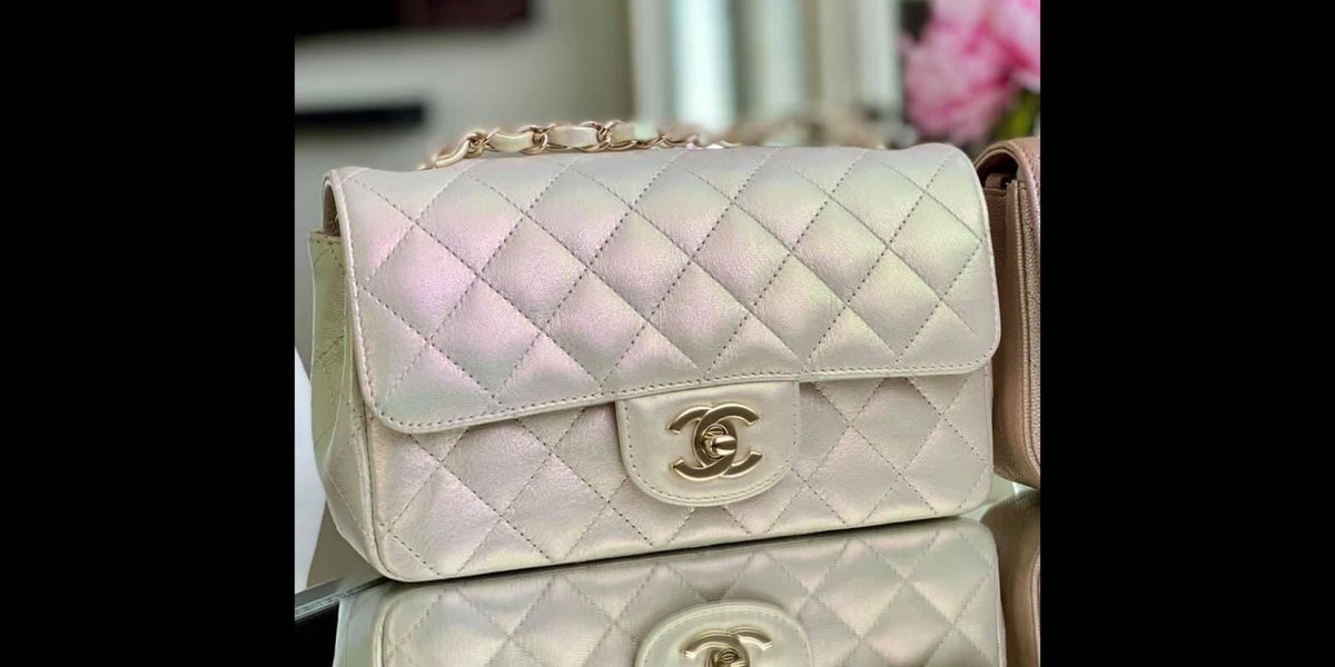One of my sub-funded Chanel bags I got for xmas. It’s perfect for a mermaid like me. 🧜🏼‍♀️

✨ finsub finD humanatm PayPalChristmas Paypalslave paypig dom findom findomme goddess whalesub payme reimburse ✨