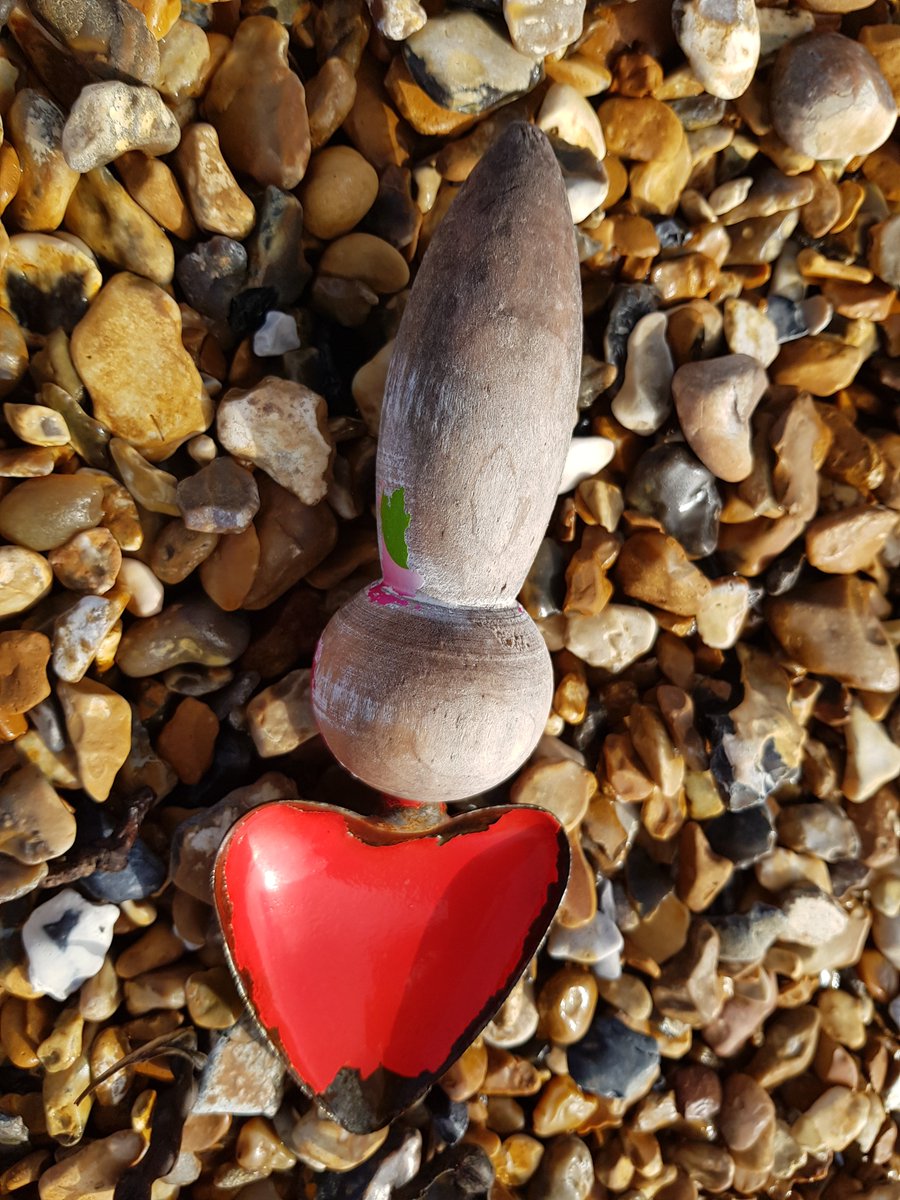 @Jon_T_R Occasionally one encounters an upcyclable item during #2minutebeachclean and it brings unexpected joy, à la little cute trowel