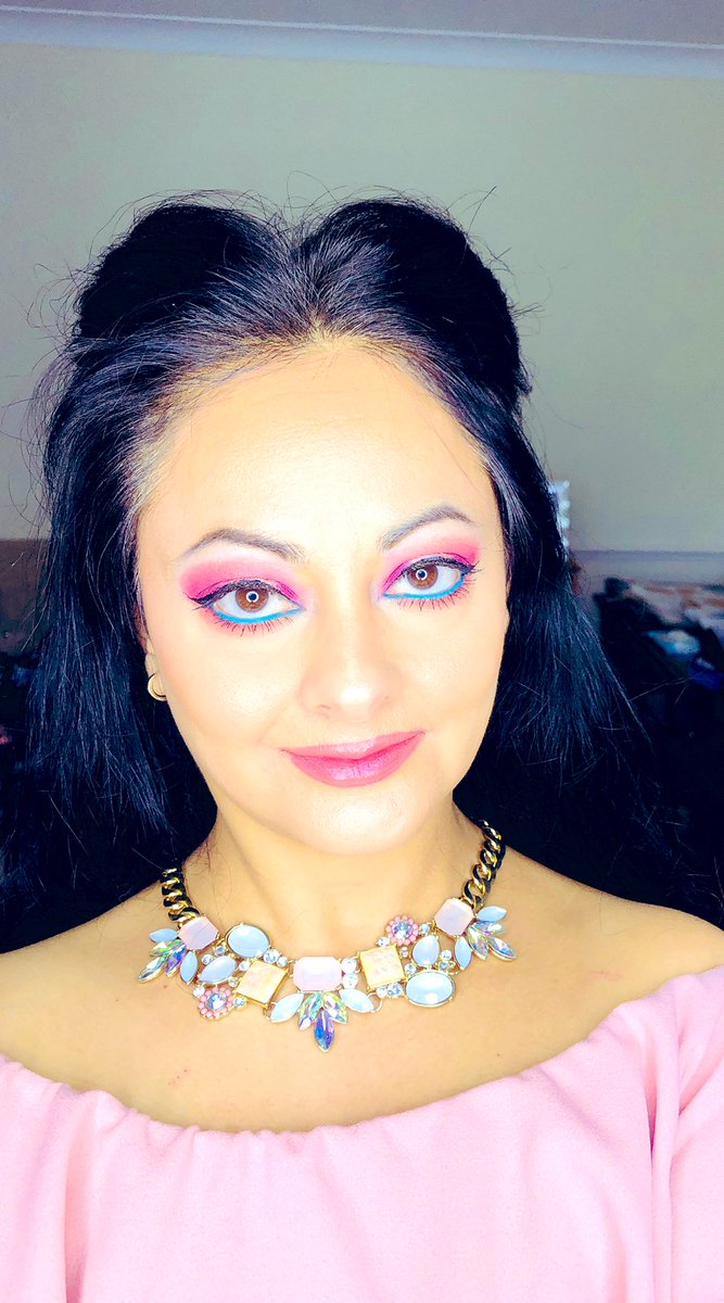 Happy New Year’s Eve! All dressed up but nowhere to go.. good riddance 2020🦠 <a href="/WokingMarket/">Woking Market Walk</a> @TheFriaryCentre <a href="/Livingartshow/">The Living Art Show</a> <a href="/AsianWeddingMag/">Asian Wedding Mag</a> <a href="/HelloYogoo/">Yogoo! Natural Frozen Yogurt</a> <a href="/AsianWedGuide/">TheAsianWeddingGuide</a> #hmuasurrey #hmualondon #facepainterwoking #facepaintersurrey #facepainterlondon