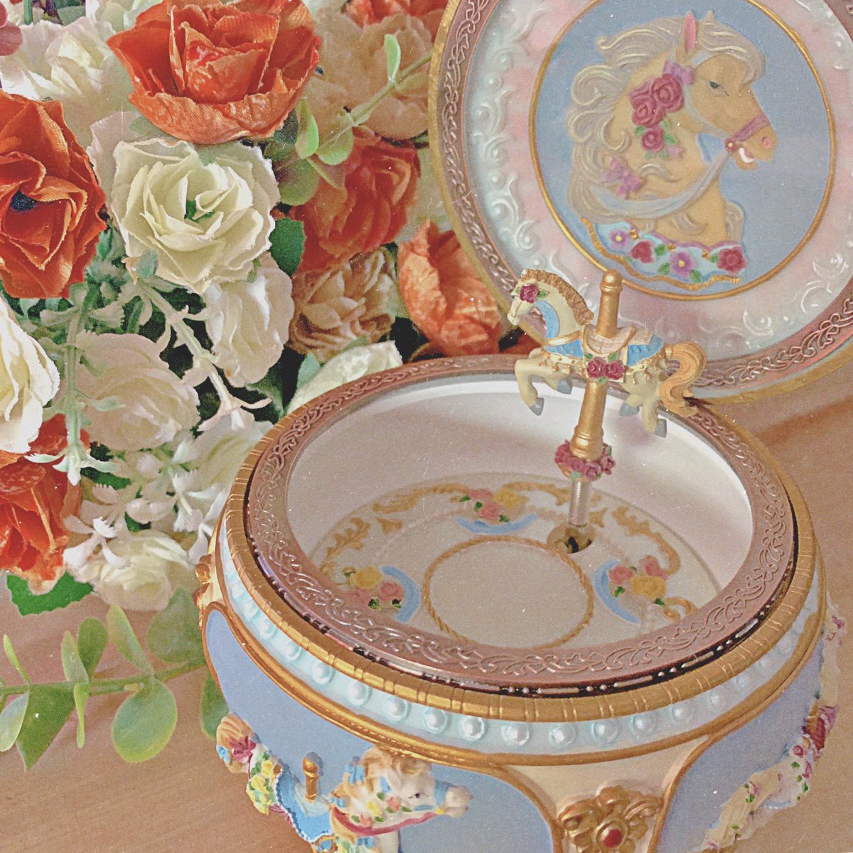 benandbart's tweet photo. Happy New Year's Eve to everyone! ✨

Cheers to the end of 2020 and the beginning of another year. 🥂 

Also, we have restocked our French Carousel Porcelain Music Box! ORDER yours through our website today : https://t.co/5WTfCpa94o 💓 https://t.co/XNg0ejqcTc