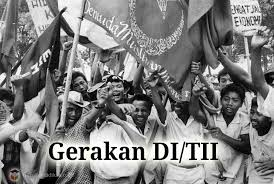 Pemberontakan beraroma agama, DI/TII tak mungkin tanpa peran barat demikian juga pemberontakan PKI Madiun dan terakhir G 30S PKI tanpa China dan Rusia.Indonesia luluh lantak. Barat memenangkan pertempuran adu pengaruh dalam perang asimetris itu.